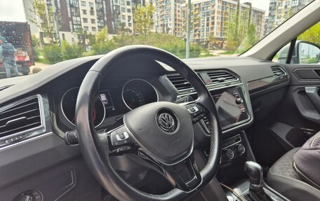 Volkswagen Tiguan II, 2018 год, 2 189 000 рублей, 2 фотография