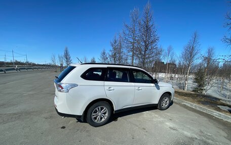 Mitsubishi Outlander III рестайлинг 3, 2013 год, 1 609 000 рублей, 3 фотография