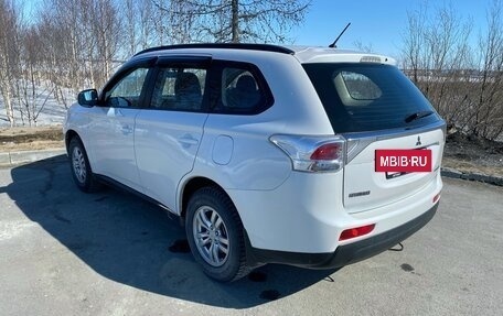 Mitsubishi Outlander III рестайлинг 3, 2013 год, 1 609 000 рублей, 2 фотография