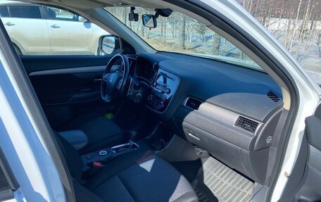 Mitsubishi Outlander III рестайлинг 3, 2013 год, 1 609 000 рублей, 5 фотография