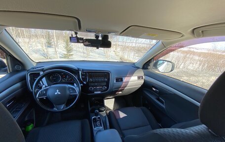 Mitsubishi Outlander III рестайлинг 3, 2013 год, 1 609 000 рублей, 6 фотография