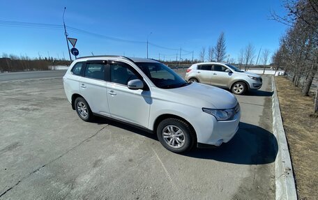 Mitsubishi Outlander III рестайлинг 3, 2013 год, 1 609 000 рублей, 4 фотография