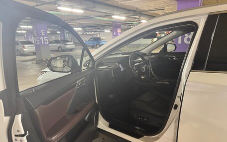 Lexus RX IV рестайлинг, 2018 год, 4 600 000 рублей, 7 фотография