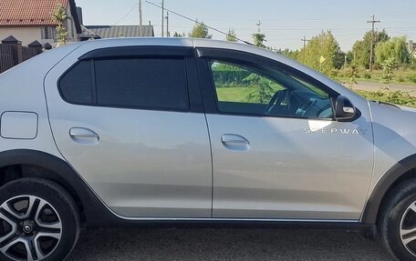 Renault Logan II, 2018 год, 1 060 000 рублей, 3 фотография