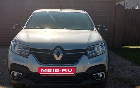 Renault Logan II, 2018 год, 1 060 000 рублей, 2 фотография