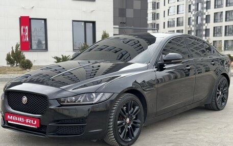 Jaguar XE I рестайлинг, 2016 год, 1 900 000 рублей, 4 фотография