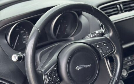Jaguar XE I рестайлинг, 2016 год, 1 900 000 рублей, 9 фотография