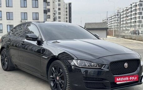 Jaguar XE I рестайлинг, 2016 год, 1 900 000 рублей, 3 фотография