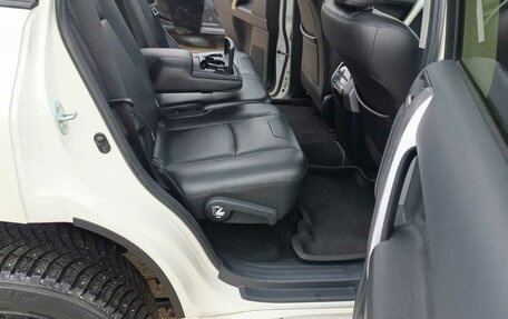 Toyota Land Cruiser Prado 150 рестайлинг 2, 2020 год, 6 250 000 рублей, 7 фотография