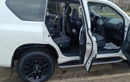 Toyota Land Cruiser Prado 150 рестайлинг 2, 2020 год, 6 250 000 рублей, 6 фотография