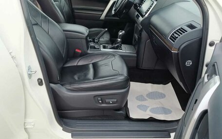 Toyota Land Cruiser Prado 150 рестайлинг 2, 2020 год, 6 250 000 рублей, 4 фотография