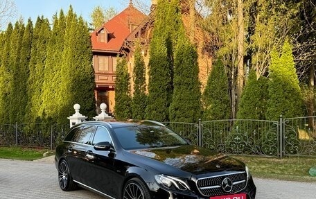 Mercedes-Benz E-Класс, 2019 год, 4 100 000 рублей, 5 фотография