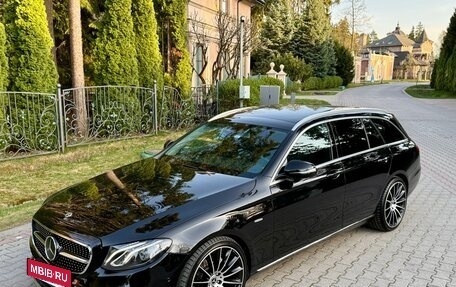 Mercedes-Benz E-Класс, 2019 год, 4 100 000 рублей, 25 фотография