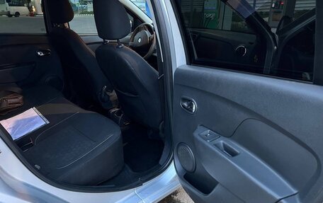 Renault Logan II, 2016 год, 650 000 рублей, 4 фотография