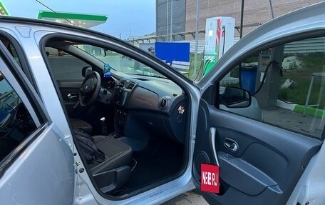 Renault Logan II, 2016 год, 650 000 рублей, 7 фотография