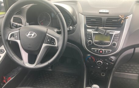 Hyundai Solaris II рестайлинг, 2013 год, 1 070 000 рублей, 9 фотография