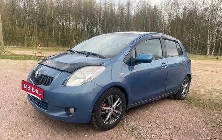 Toyota Yaris III рестайлинг, 2006 год, 555 000 рублей, 2 фотография