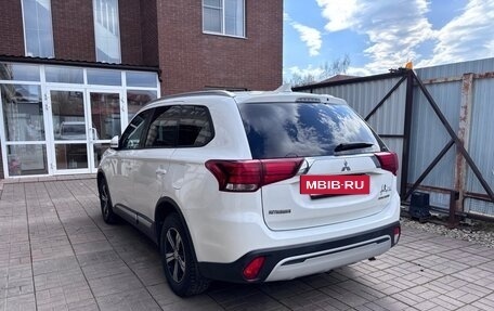 Mitsubishi Outlander III рестайлинг 3, 2019 год, 2 300 000 рублей, 3 фотография