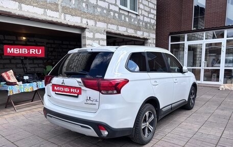 Mitsubishi Outlander III рестайлинг 3, 2019 год, 2 300 000 рублей, 4 фотография