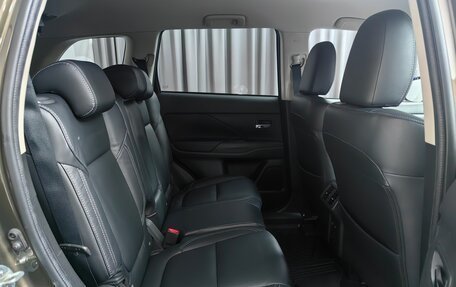 Mitsubishi Outlander III рестайлинг 3, 2021 год, 2 288 000 рублей, 10 фотография