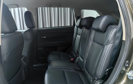 Mitsubishi Outlander III рестайлинг 3, 2021 год, 2 288 000 рублей, 11 фотография