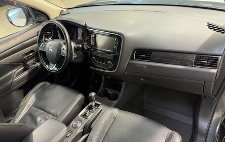 Mitsubishi Outlander III рестайлинг 3, 2016 год, 2 099 800 рублей, 3 фотография