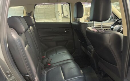 Mitsubishi Outlander III рестайлинг 3, 2016 год, 2 099 800 рублей, 4 фотография