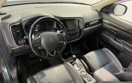 Mitsubishi Outlander III рестайлинг 3, 2016 год, 2 099 800 рублей, 9 фотография