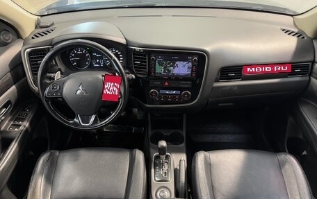 Mitsubishi Outlander III рестайлинг 3, 2016 год, 2 099 800 рублей, 8 фотография