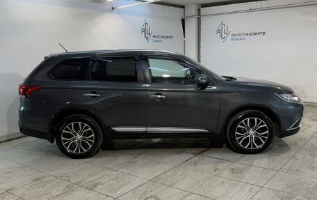 Mitsubishi Outlander III рестайлинг 3, 2016 год, 2 099 800 рублей, 16 фотография