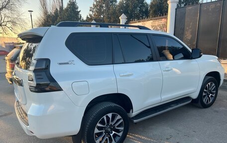 Toyota Land Cruiser Prado 150 рестайлинг 2, 2021 год, 8 000 000 рублей, 4 фотография