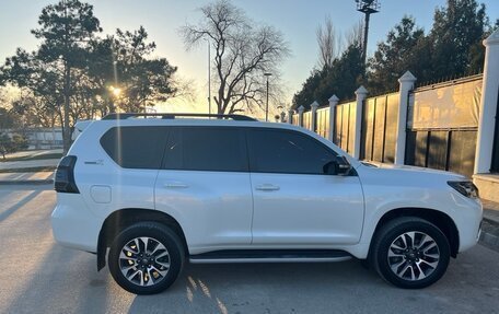 Toyota Land Cruiser Prado 150 рестайлинг 2, 2021 год, 8 000 000 рублей, 6 фотография