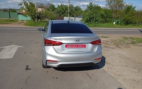 Hyundai Solaris II рестайлинг, 2018 год, 1 100 000 рублей, 3 фотография