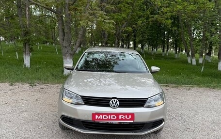 Volkswagen Jetta VI, 2012 год, 895 000 рублей, 2 фотография