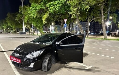 Hyundai Solaris II рестайлинг, 2012 год, 820 000 рублей, 2 фотография