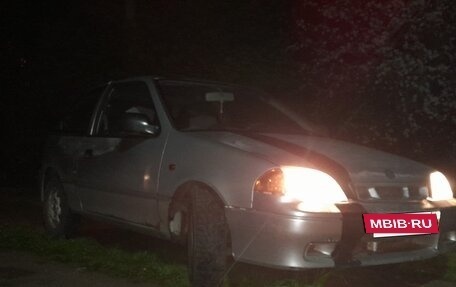 Suzuki Swift II, 2000 год, 90 000 рублей, 3 фотография