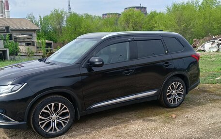 Mitsubishi Outlander III рестайлинг 3, 2018 год, 2 050 000 рублей, 2 фотография