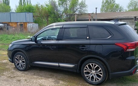 Mitsubishi Outlander III рестайлинг 3, 2018 год, 2 050 000 рублей, 3 фотография