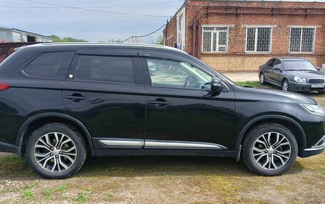 Mitsubishi Outlander III рестайлинг 3, 2018 год, 2 050 000 рублей, 6 фотография