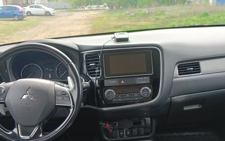 Mitsubishi Outlander III рестайлинг 3, 2018 год, 2 050 000 рублей, 13 фотография