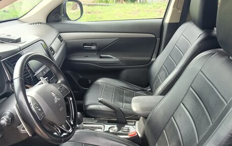 Mitsubishi Outlander III рестайлинг 3, 2018 год, 2 050 000 рублей, 10 фотография