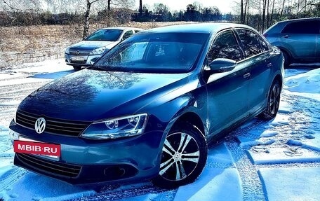 Volkswagen Jetta VI, 2012 год, 990 000 рублей, 2 фотография