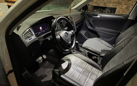 Volkswagen Tiguan II, 2019 год, 2 400 000 рублей, 5 фотография