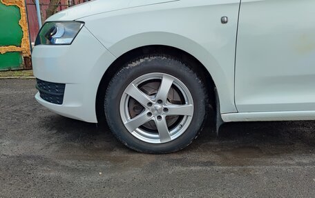 Skoda Rapid I, 2015 год, 860 000 рублей, 4 фотография
