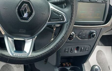 Renault Logan II, 2019 год, 1 450 000 рублей, 18 фотография