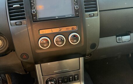 Nissan Navara (Frontier), 2011 год, 1 300 000 рублей, 17 фотография