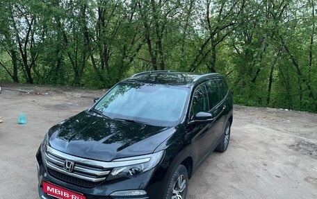 Honda Pilot III рестайлинг, 2018 год, 3 150 000 рублей, 2 фотография