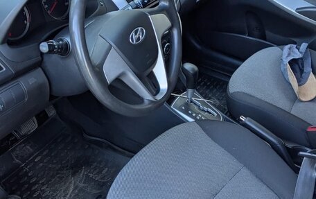 Hyundai Solaris II рестайлинг, 2011 год, 850 000 рублей, 4 фотография