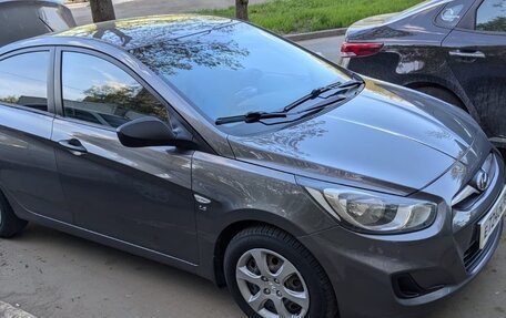 Hyundai Solaris II рестайлинг, 2011 год, 850 000 рублей, 2 фотография
