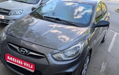 Hyundai Solaris II рестайлинг, 2011 год, 850 000 рублей, 5 фотография